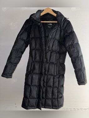 The North Face Long Down Hooded Puffer Jacket  Women’s Size Small
